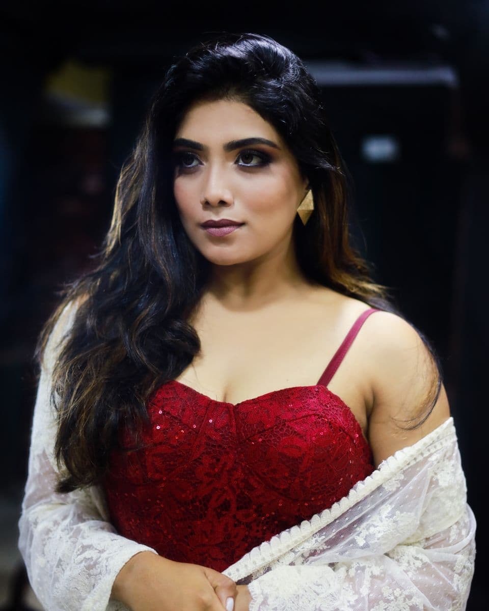 South Asian model wearing a soft glam makeup look